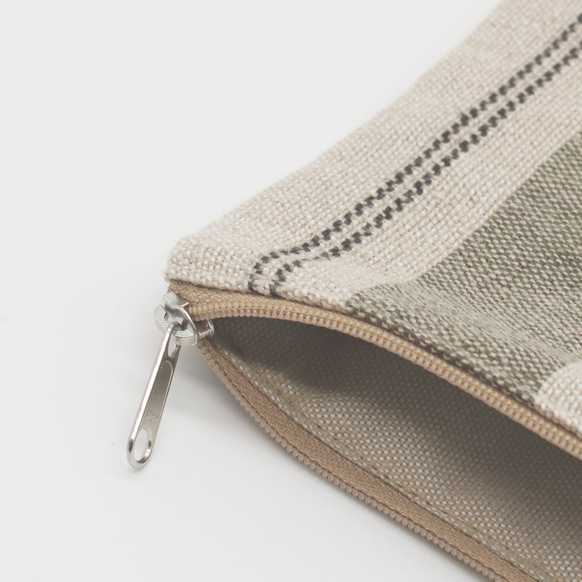 Essential Pouch Agor