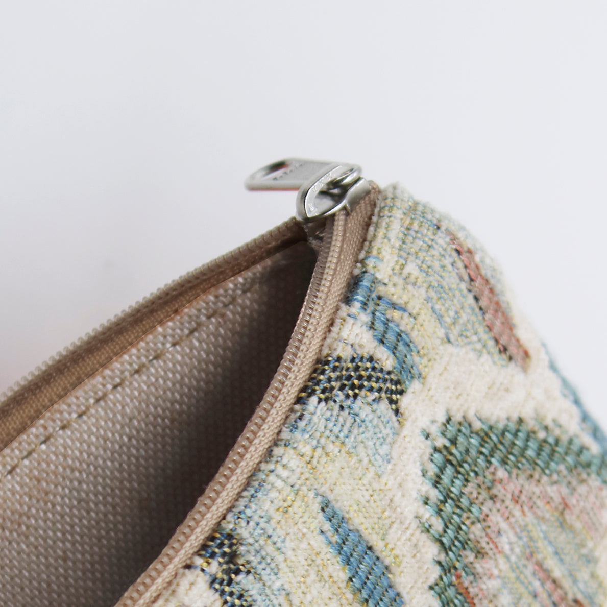 Essential Pouch Niza