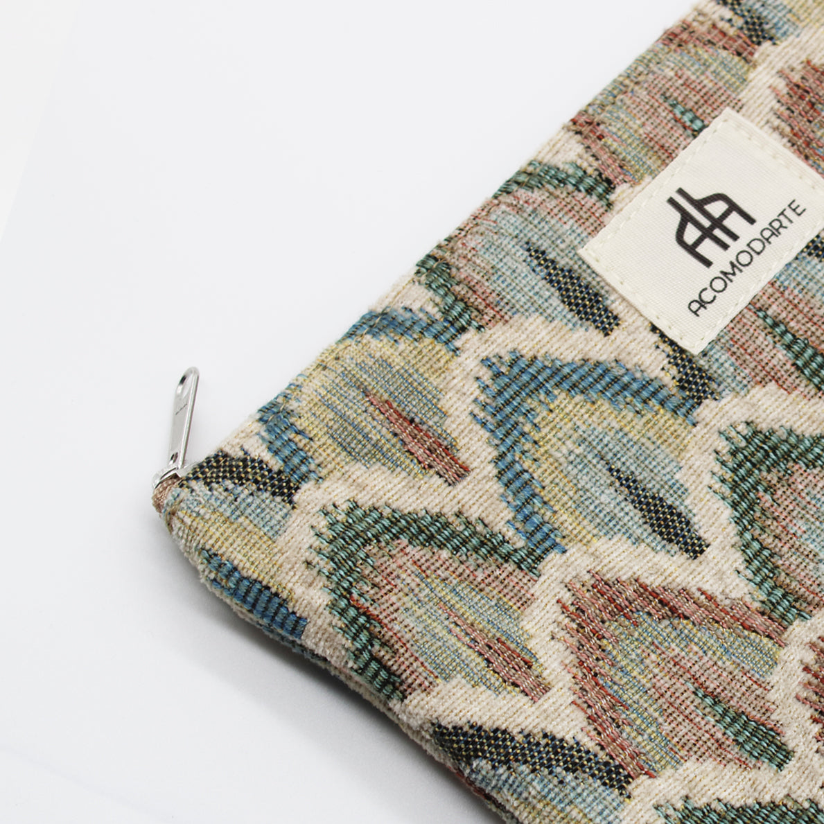 Essential Pouch Niza