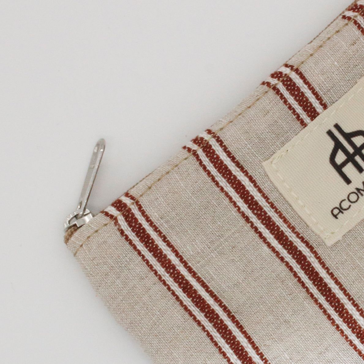 Essential Pouch Lovaina