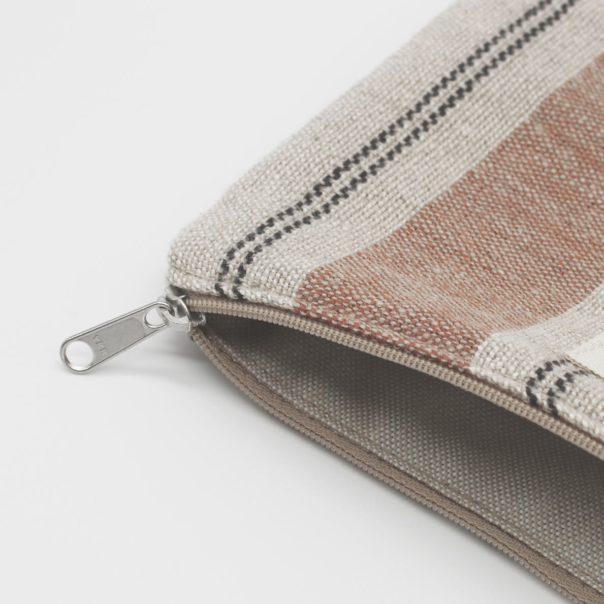 Essential Pouch Atlas Marrón